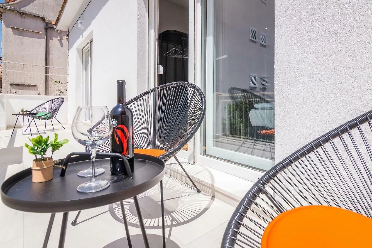 4 Elements Old Town Views Rooms تروغير 4*,