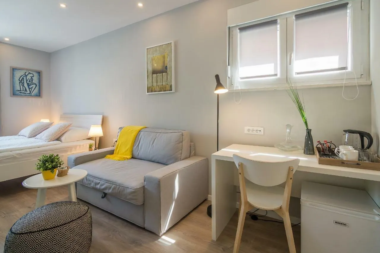 بيت ضيافة 4 Elements Old Town Views Rooms تروغير
