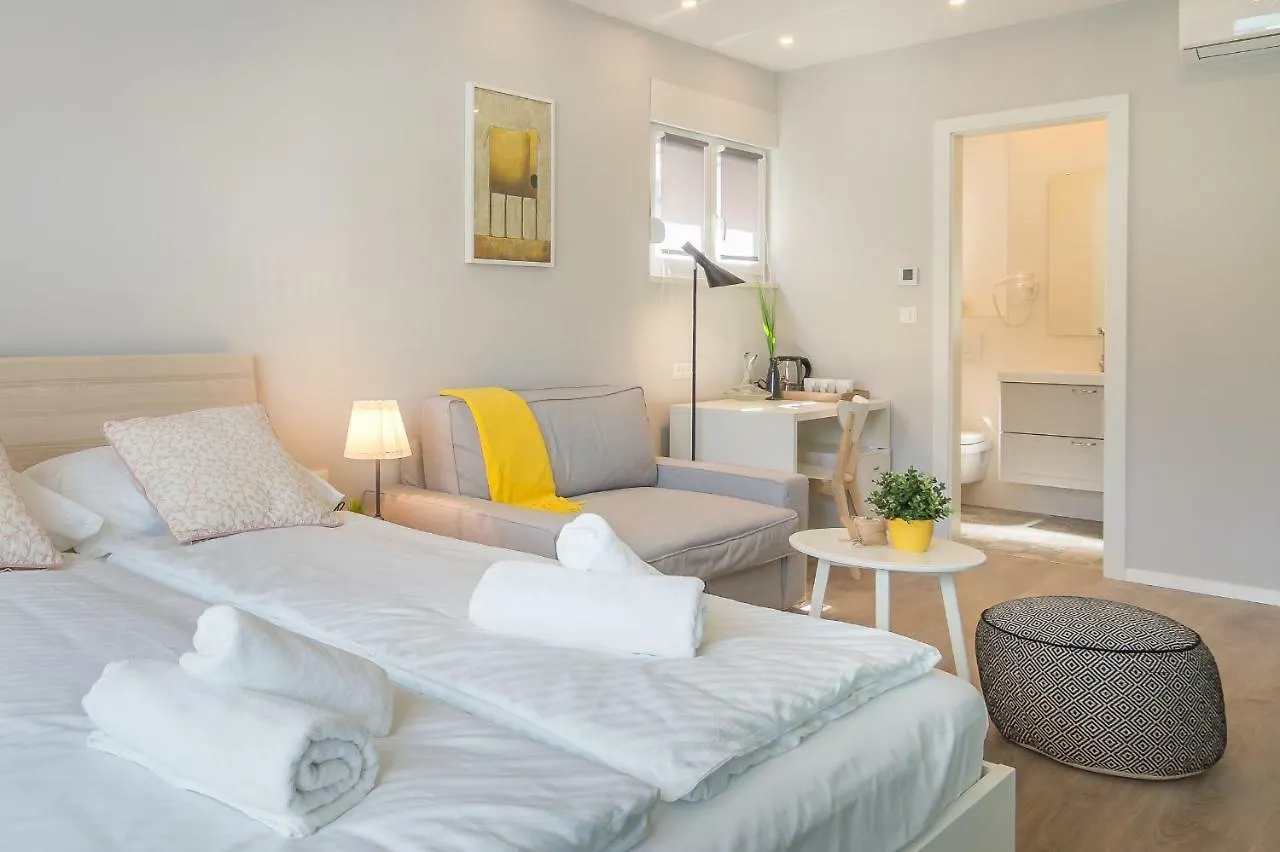4 Elements Old Town Views Rooms تروغير بيت ضيافة