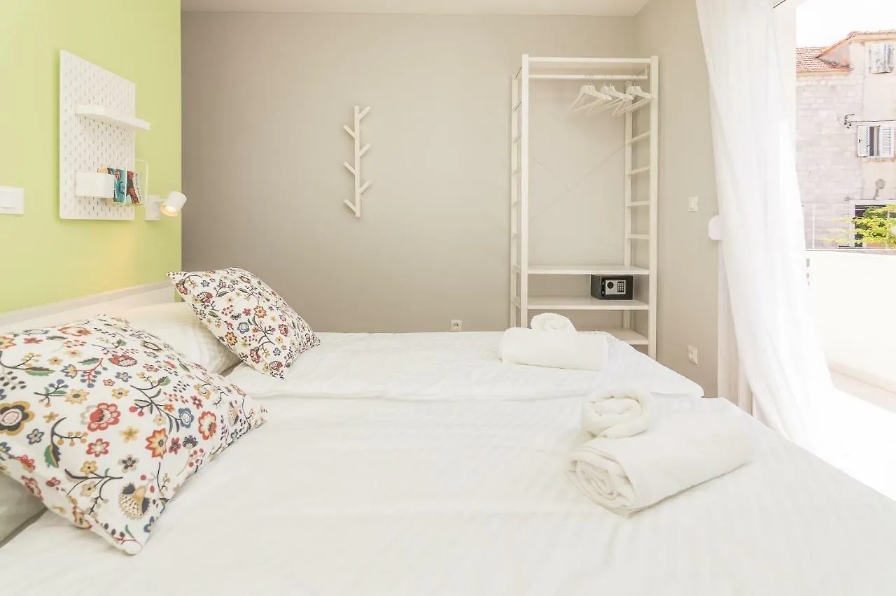 4 Elements Old Town Views Rooms تروغير 4*,