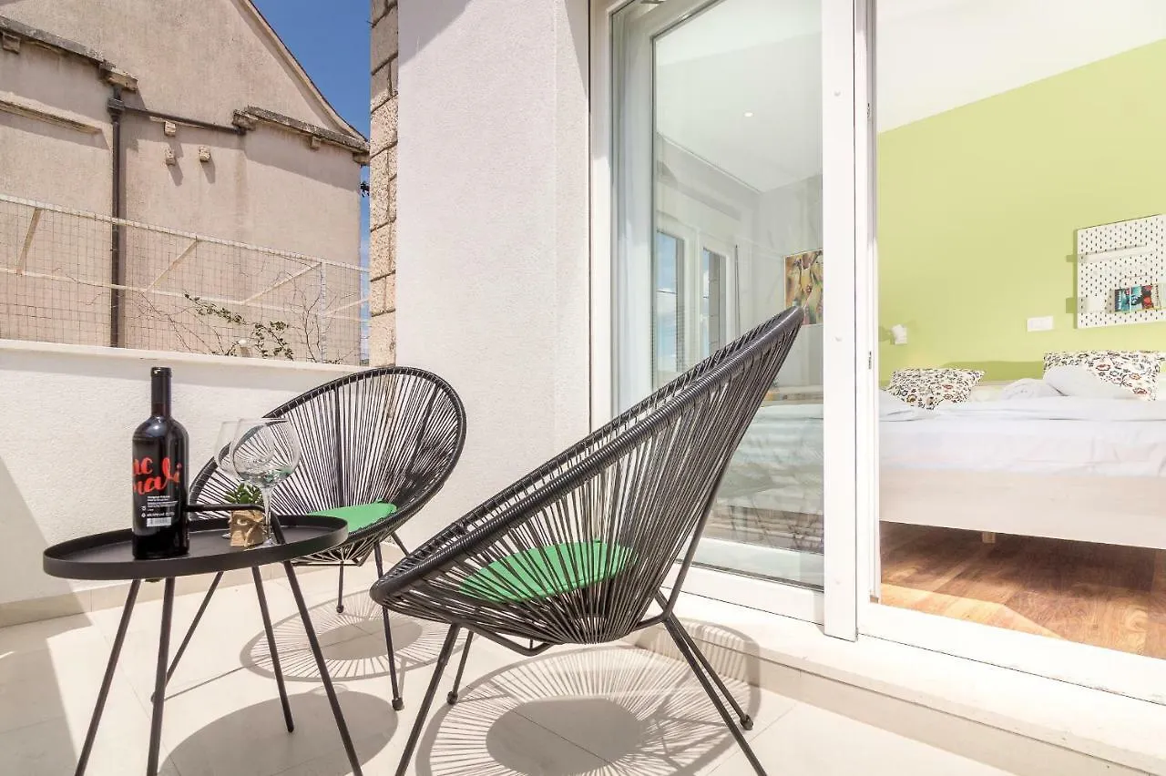 بيت ضيافة 4 Elements Old Town Views Rooms تروغير