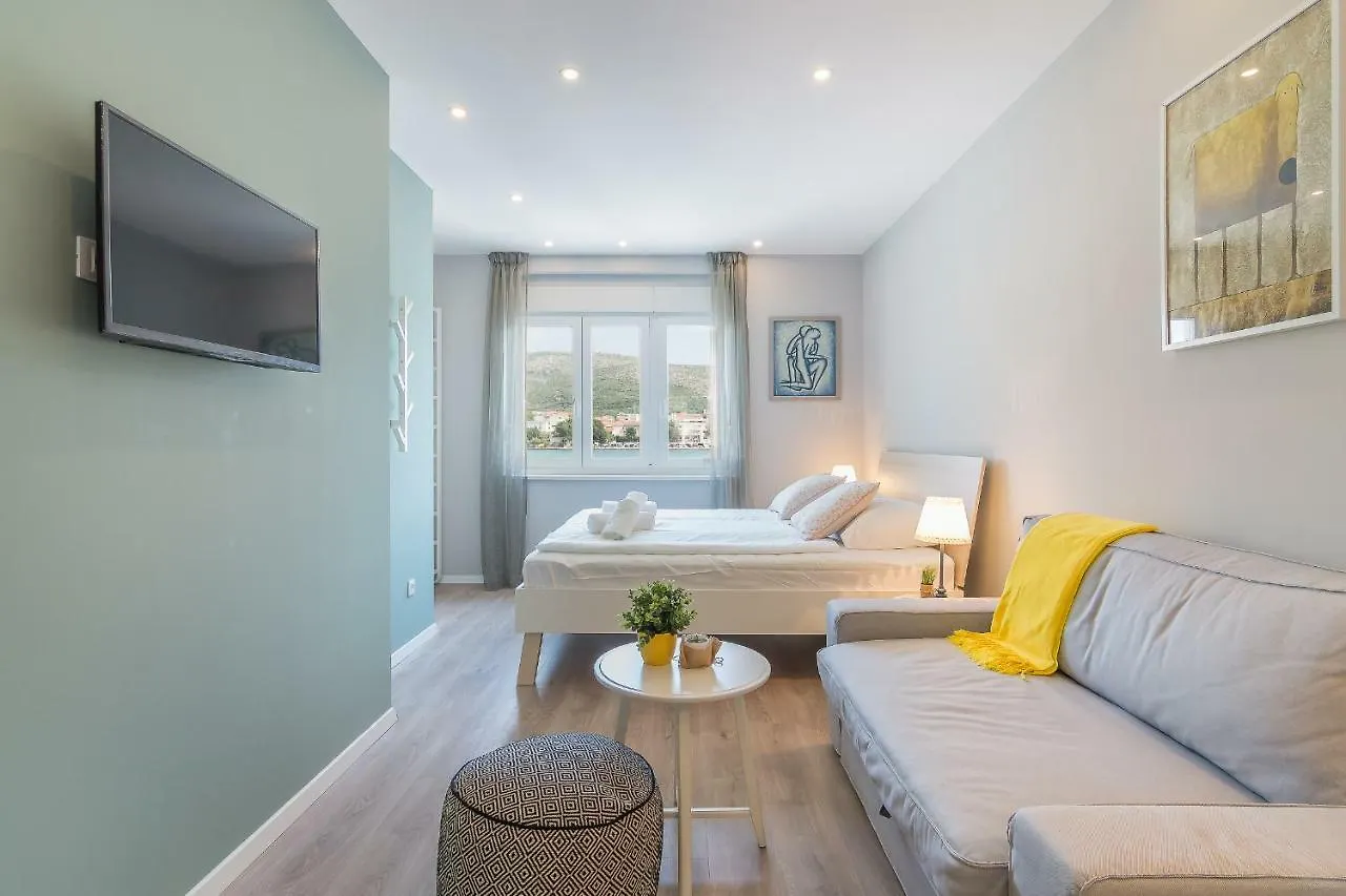 4 Elements Old Town Views Rooms تروغير 4*,