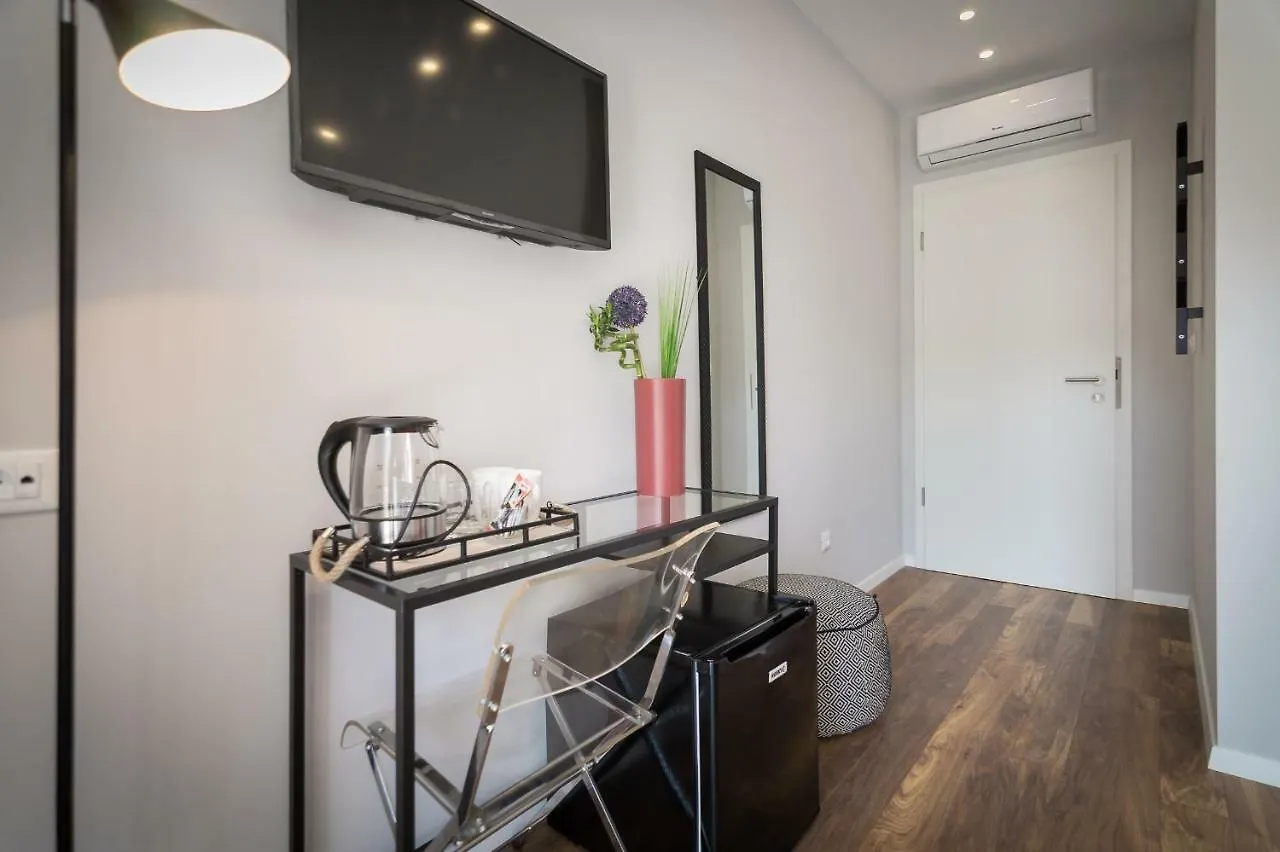 بيت ضيافة 4 Elements Old Town Views Rooms تروغير