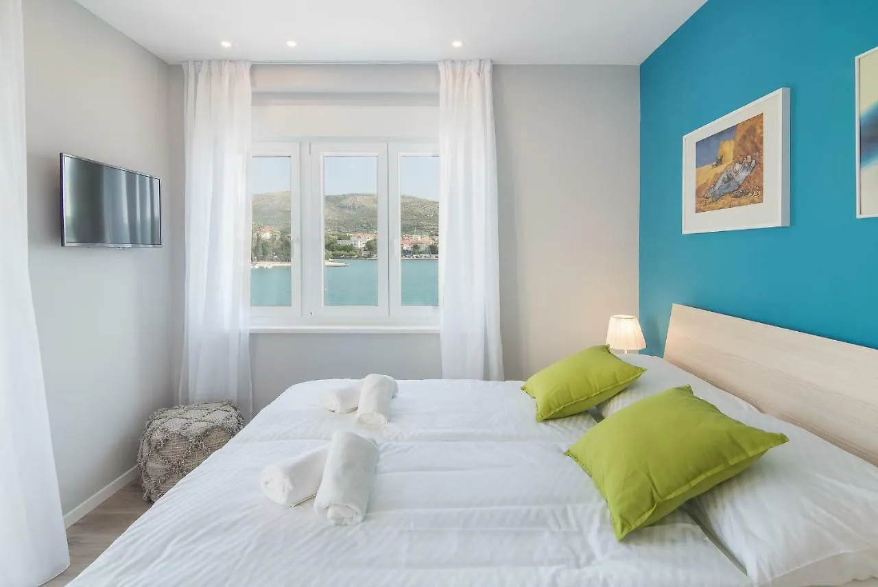 بيت ضيافة 4 Elements Old Town Views Rooms تروغير