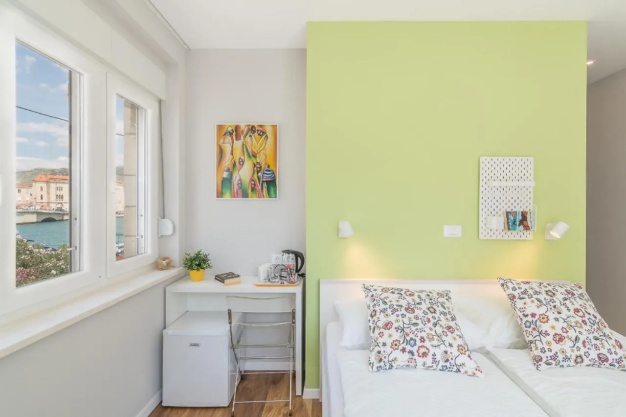 4 Elements Old Town Views Rooms تروغير